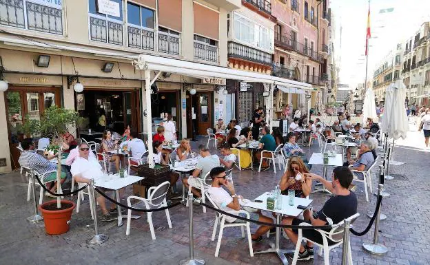 La Junta de Andalucía modificará los horarios del toque de queda nocturno como piden los hosteleros