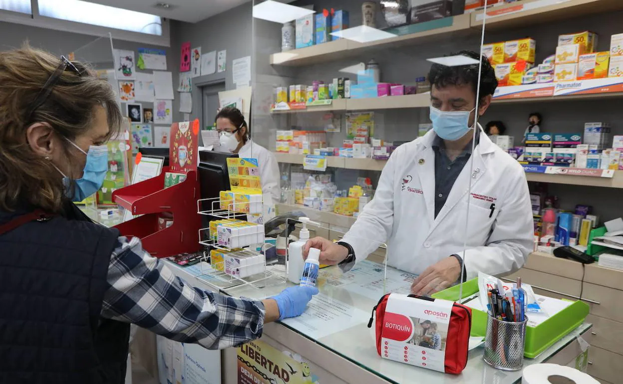 Acudir a una farmacia se encuentra entre las excepciones. 