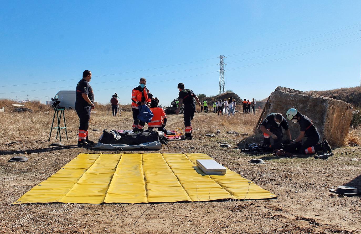 Han participado la Policía Local y Bomberos de Málaga, SUMMA, Cruz Roja y los alumnos del máster de Counseling e Intervención en Urgencias y Catástrofes 