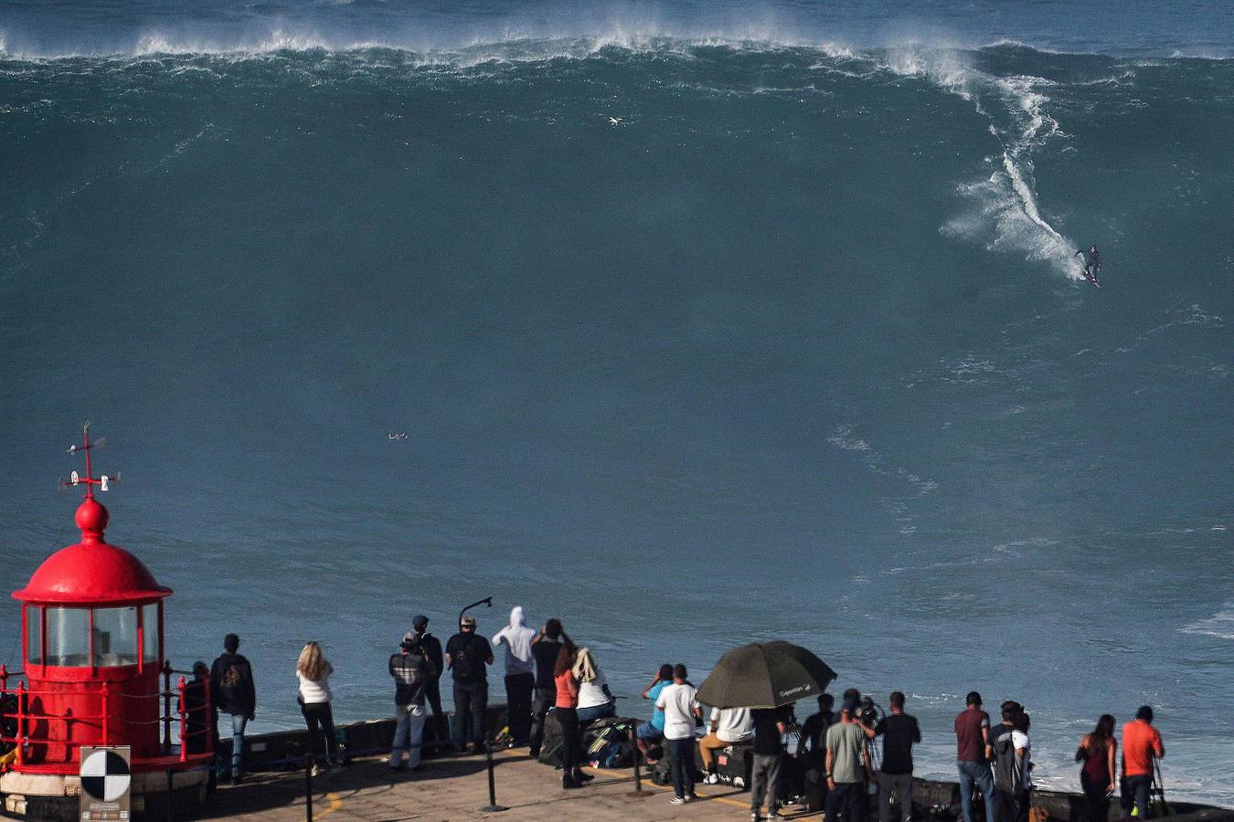 Fotos: Las olas gigantes vuelven a Nazaré