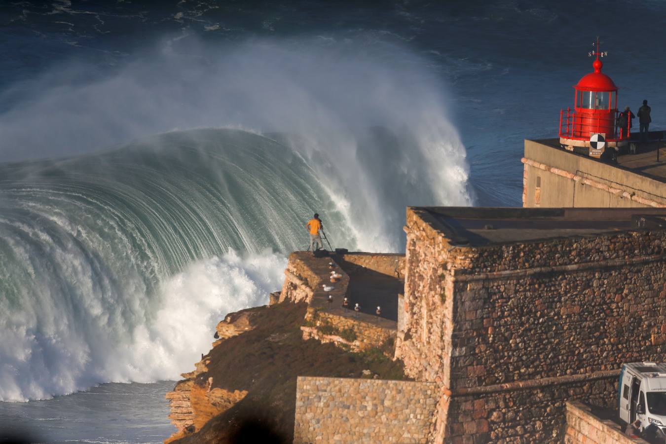 Fotos: Las olas gigantes vuelven a Nazaré