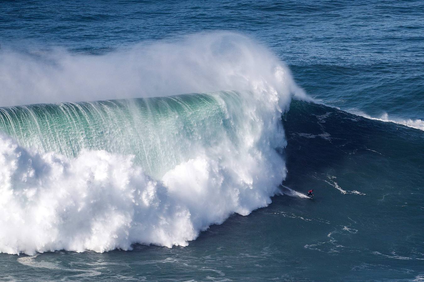 Fotos: Las olas gigantes vuelven a Nazaré