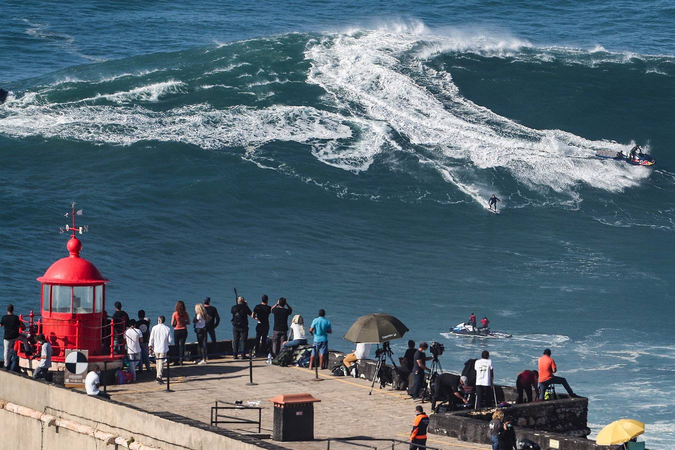 Fotos: Las olas gigantes vuelven a Nazaré