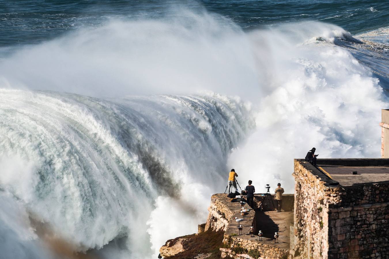 Fotos: Las olas gigantes vuelven a Nazaré