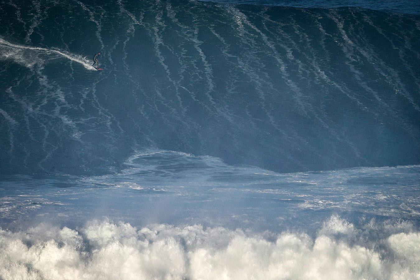 Fotos: Las olas gigantes vuelven a Nazaré