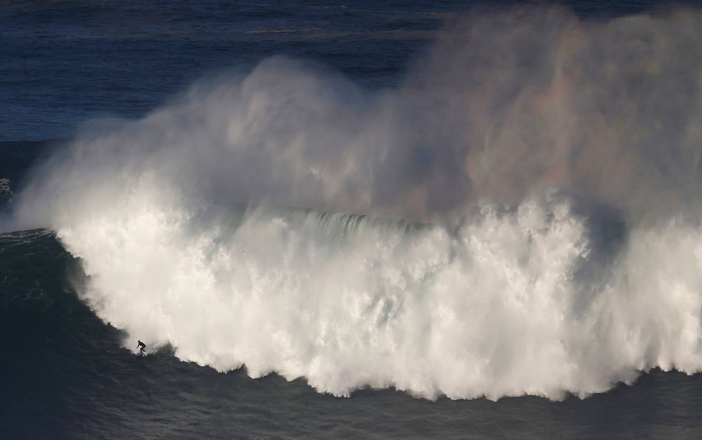 Fotos: Las olas gigantes vuelven a Nazaré