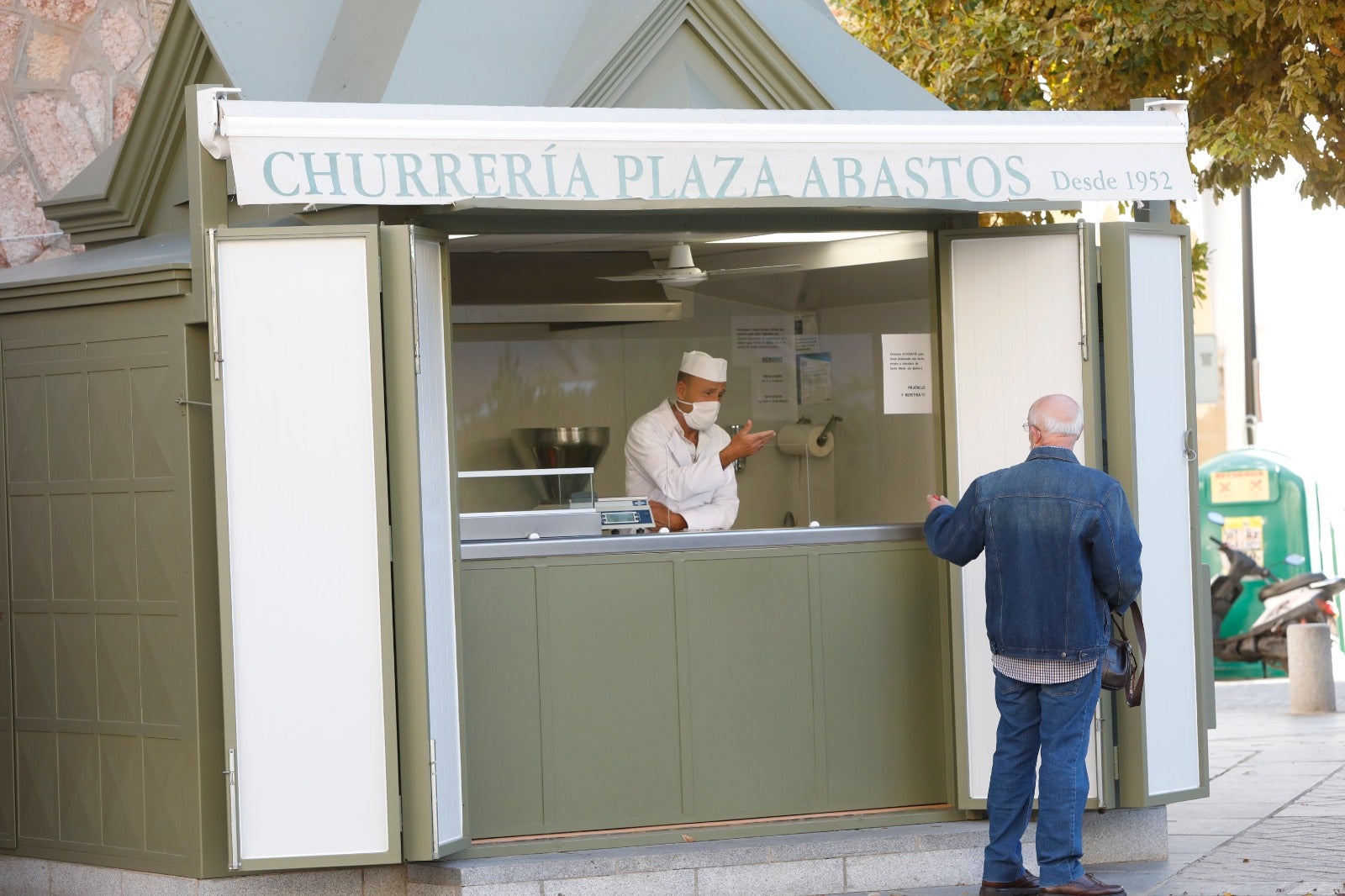 Las restricciones, que afectan a 19 municipios de la comarca hasta el 9 de noviembre, dejan una menor afluencia en las calles del municipio