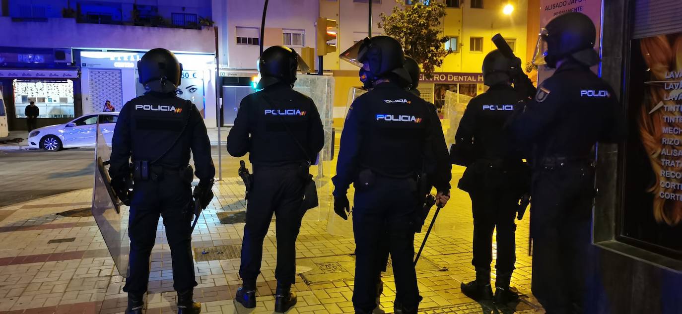 Los manifestantes, muchos con estética radical, se enfrentaron a la policía 