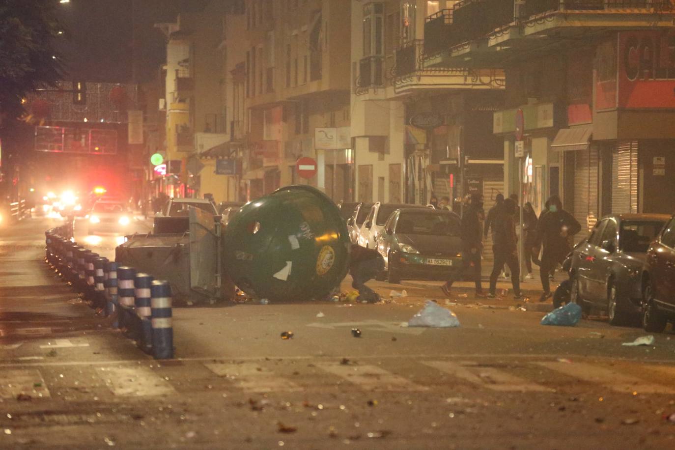 Los manifestantes, muchos con estética radical, se enfrentaron a la policía 