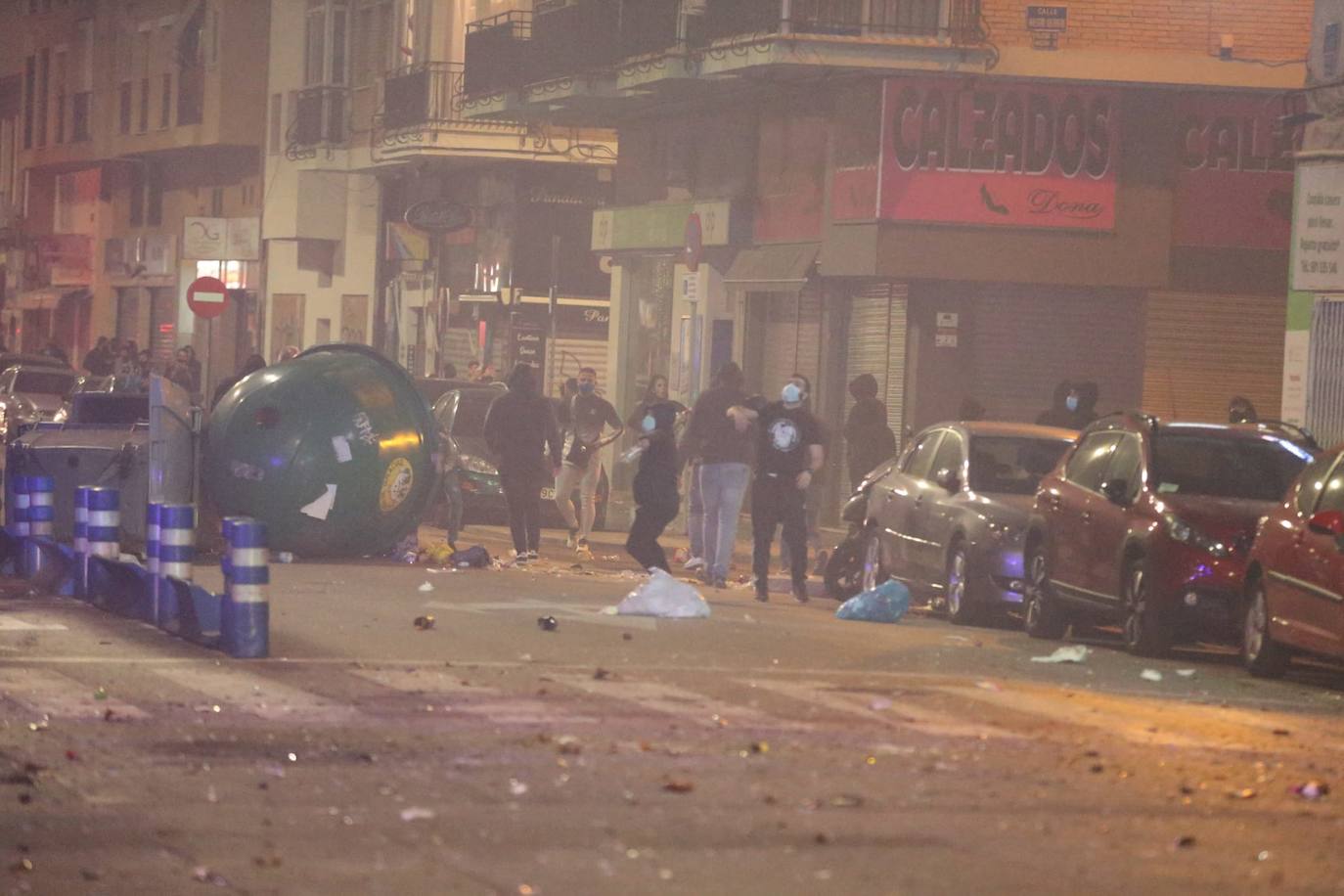 Los manifestantes, muchos con estética radical, se enfrentaron a la policía 