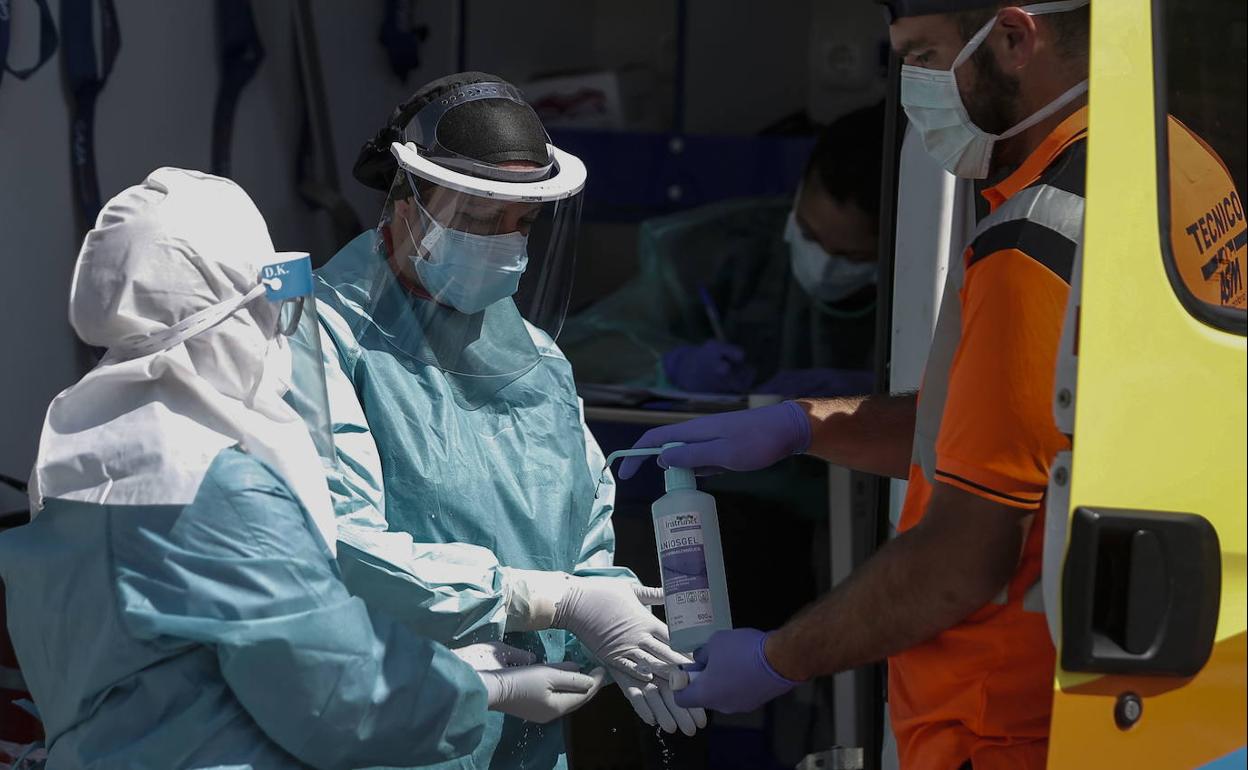 Coronavirus en Málaga: Una muerte, dos hospitalizados más y otro brote en una residencia de ancianos 