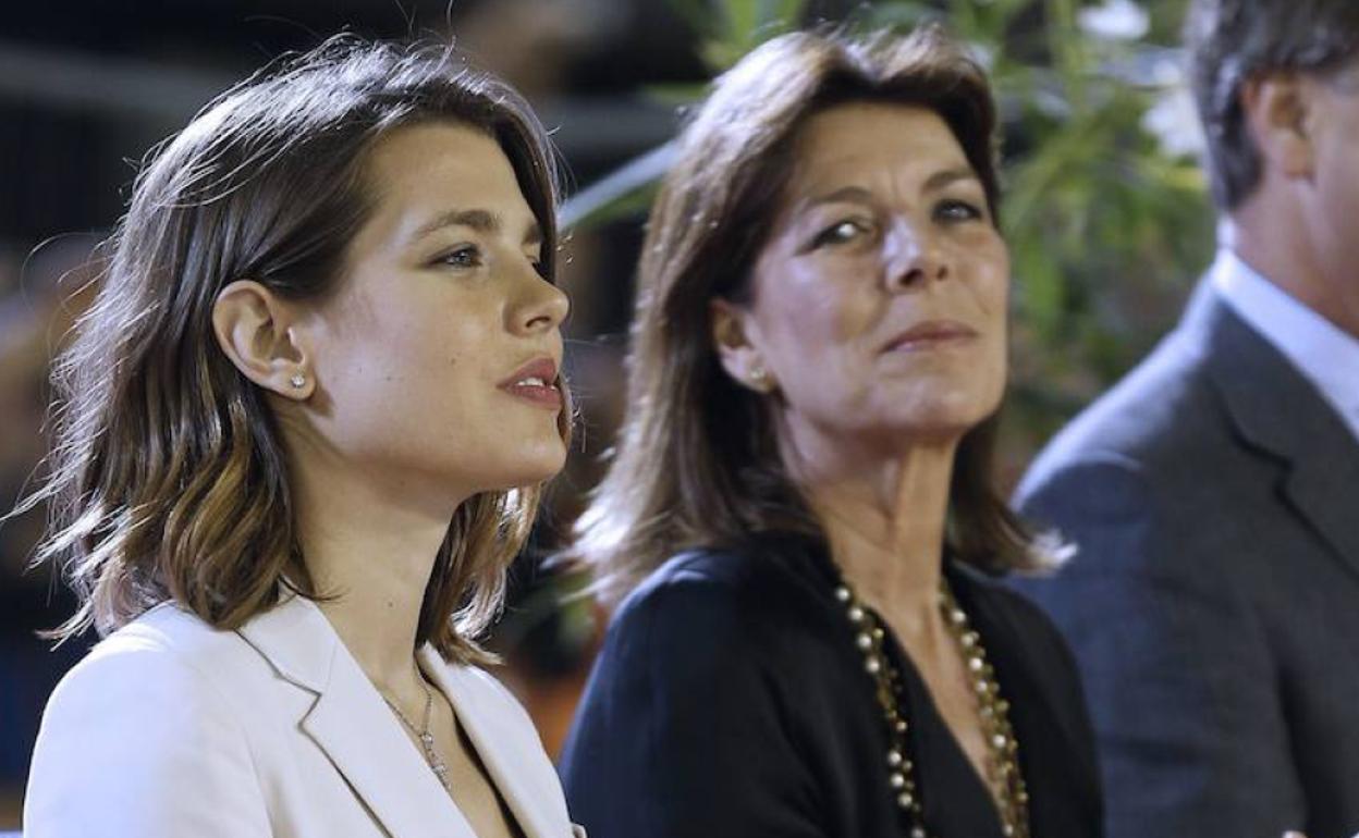 Carlota y Carolina de Mónaco. 