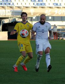 Imagen secundaria 2 - El Marbella tropieza ante el Cádiz B (0-0)
