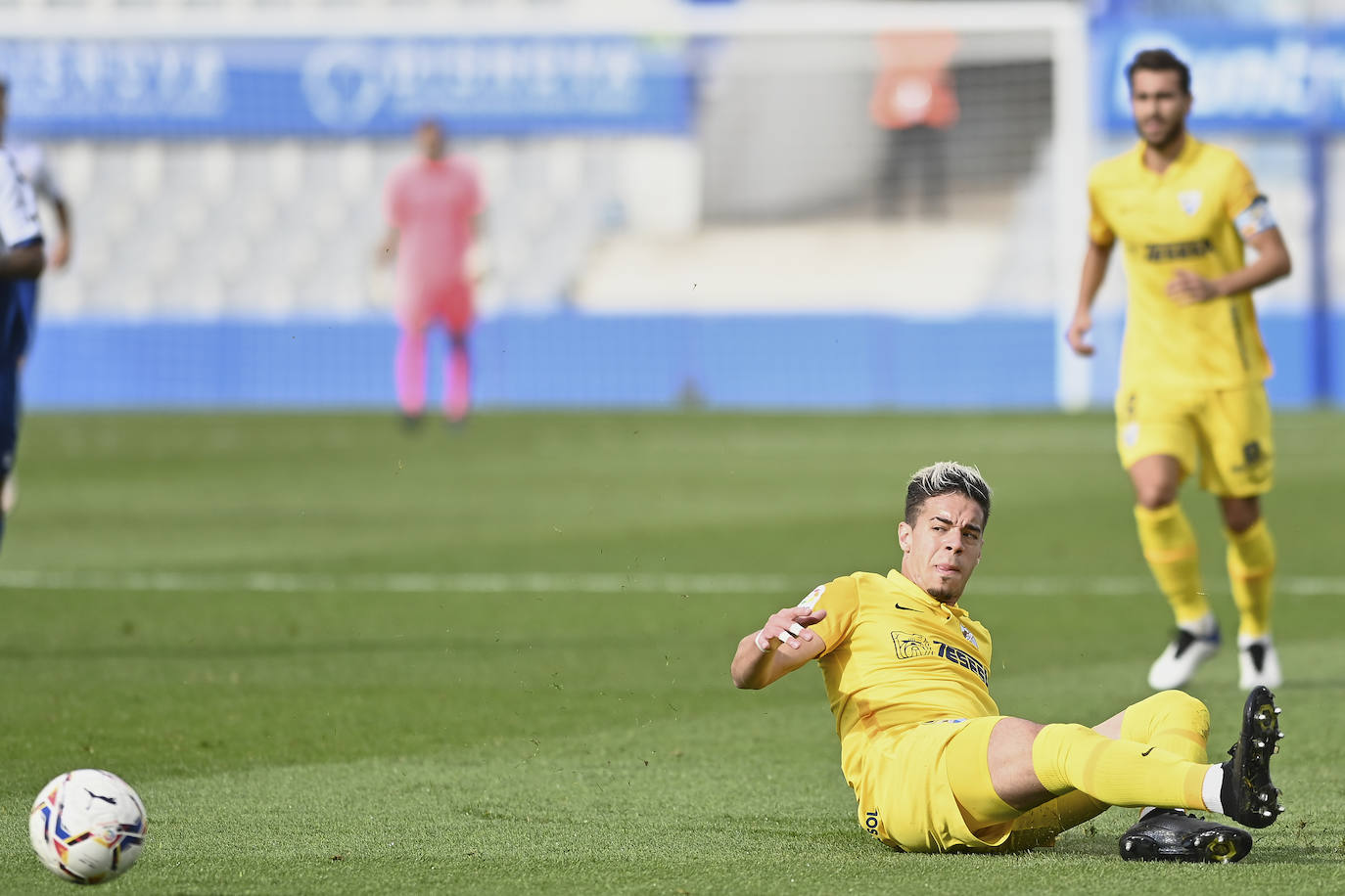 Fotos: Las imágenes del partido del Málaga en Sabadell