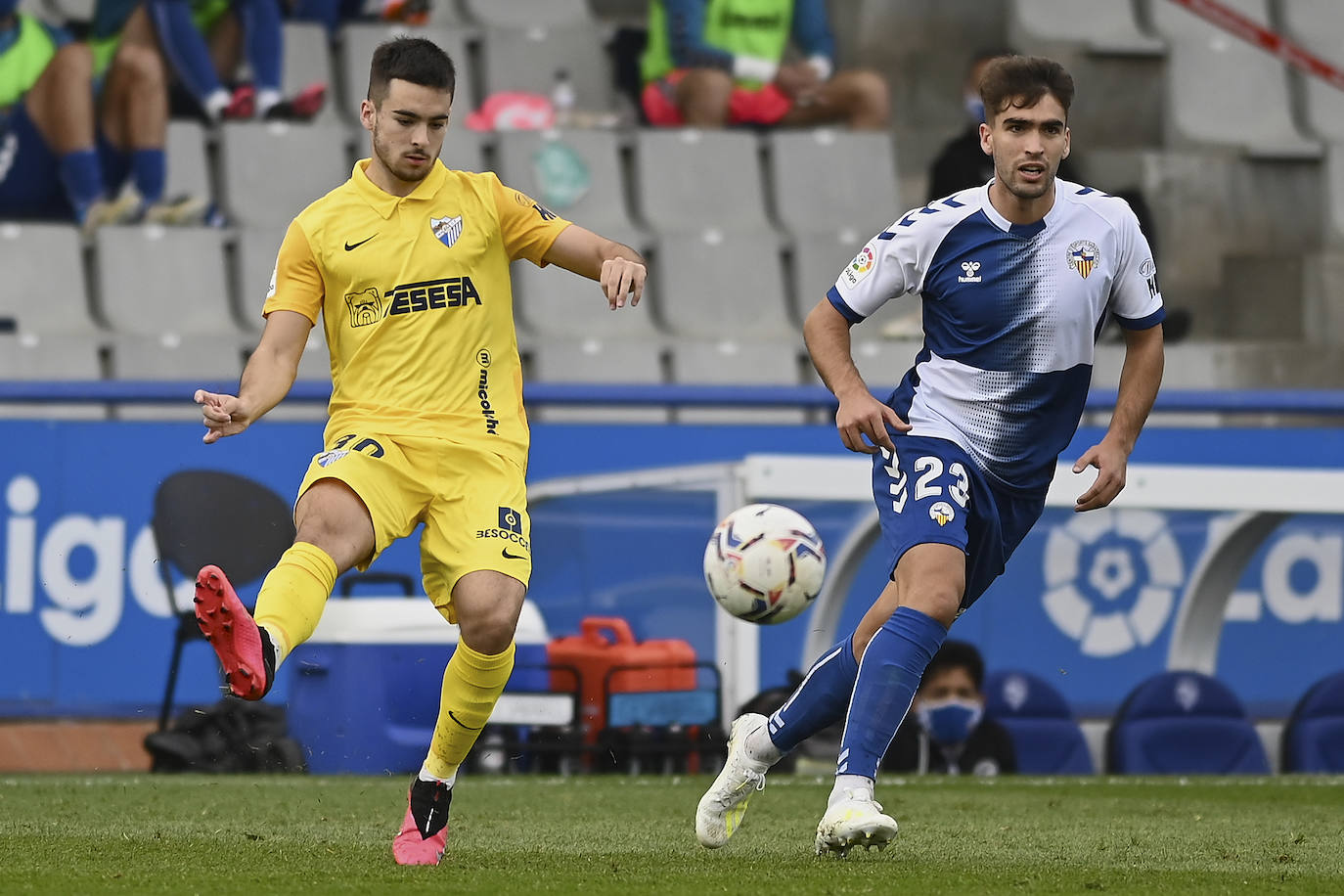 Fotos: Las imágenes del partido del Málaga en Sabadell