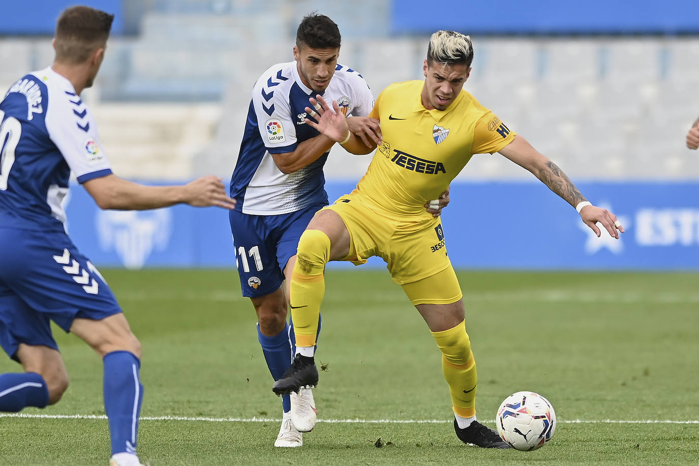 Fotos: Las imágenes del partido del Málaga en Sabadell