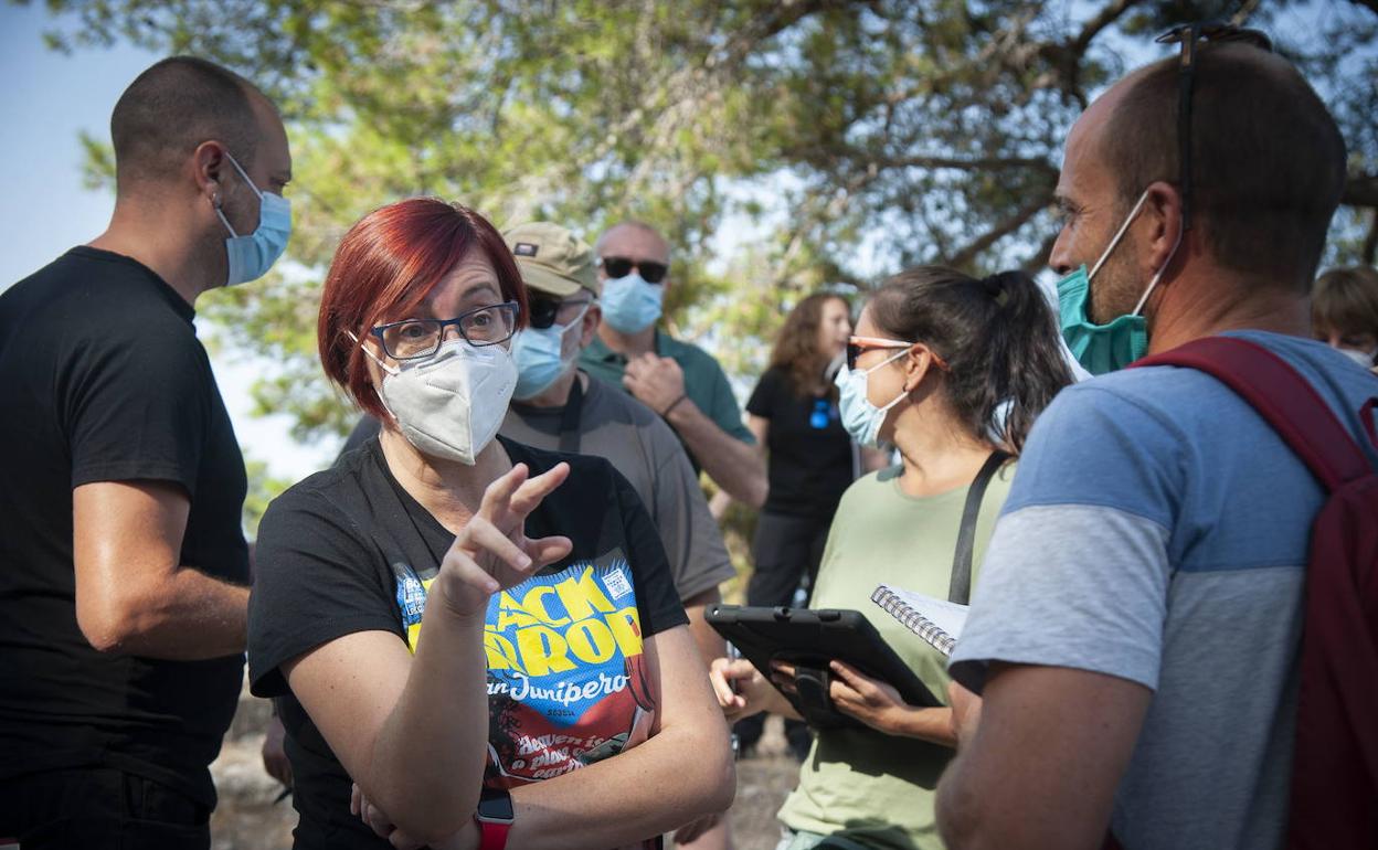 La directora Macarena Astorga, en el rodaje en Málaga del 'thriller' 'La casa del caracol'.