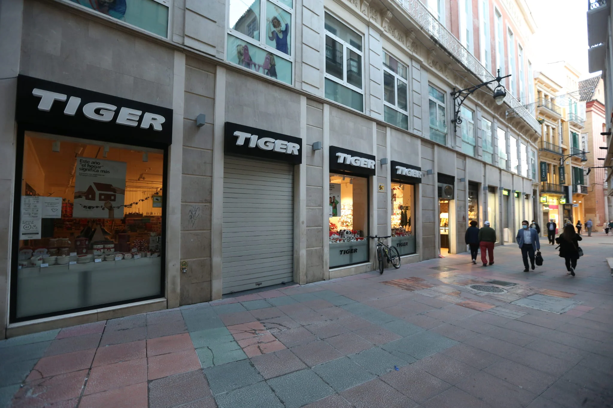 El cierre de los comercios en Málaga deja un Centro mudo y de calles vacías