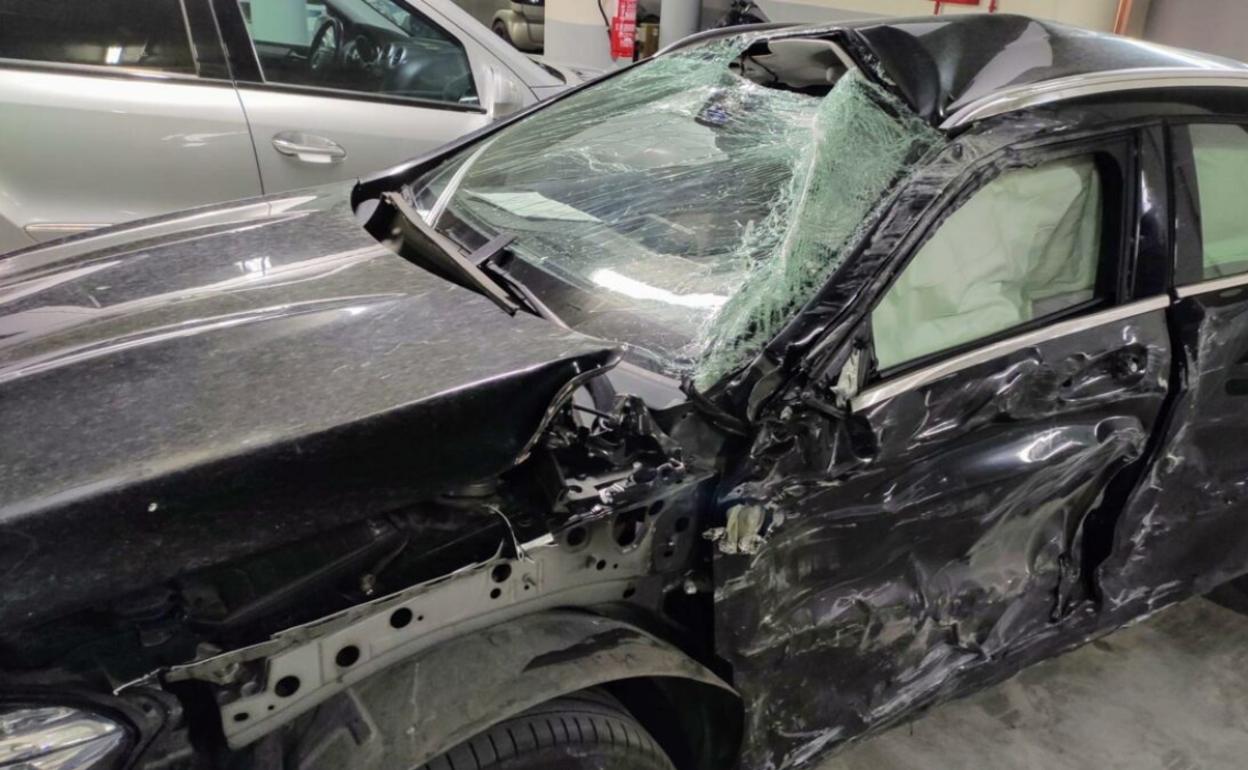 Estado en el que quedó el vehículo de la conductora. 