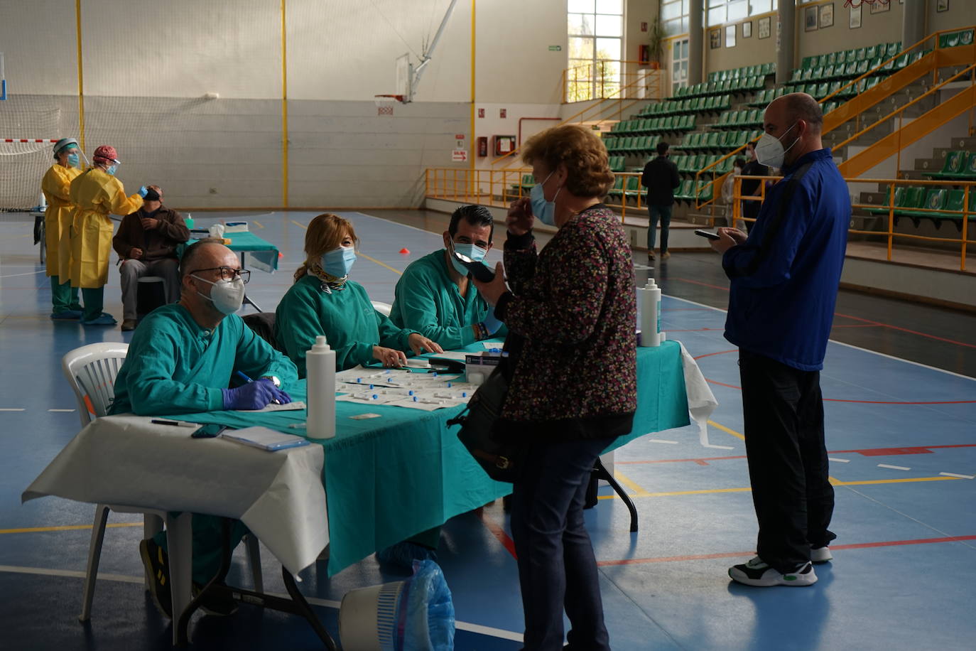 400 vecinos se someten a las pruebas voluntarias convocadas por la Junta para determinar la incidencia del virus tras dos semanas de confinamiento perimetral 