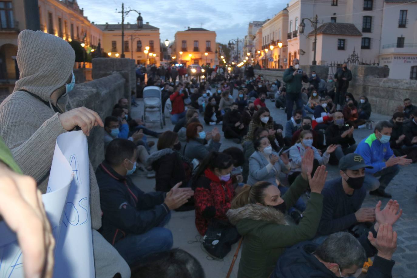 La caminata comenzó en la plaza del Socorro y ha continuado hasta el barrio de San Francisco coreando numerosas reivindicaciones