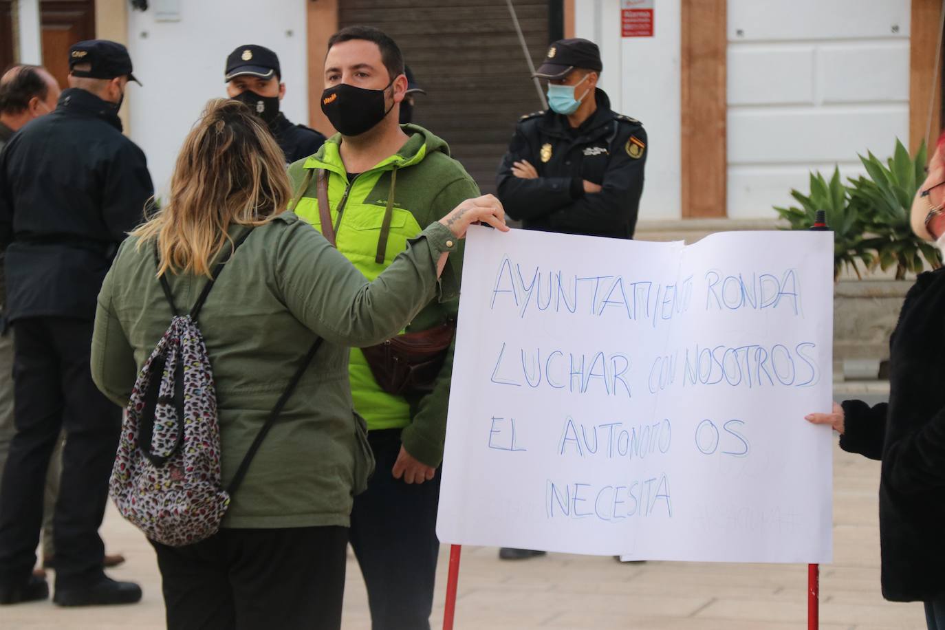 La caminata comenzó en la plaza del Socorro y ha continuado hasta el barrio de San Francisco coreando numerosas reivindicaciones