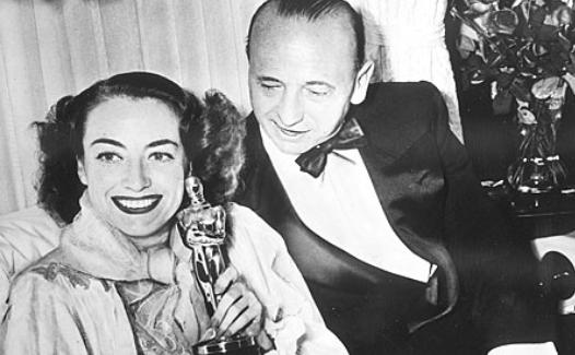 Joan Crawford no fue a recoger el Oscar porque pensaba que no se lo darían, así que al final se lo entregaron en su propia casa