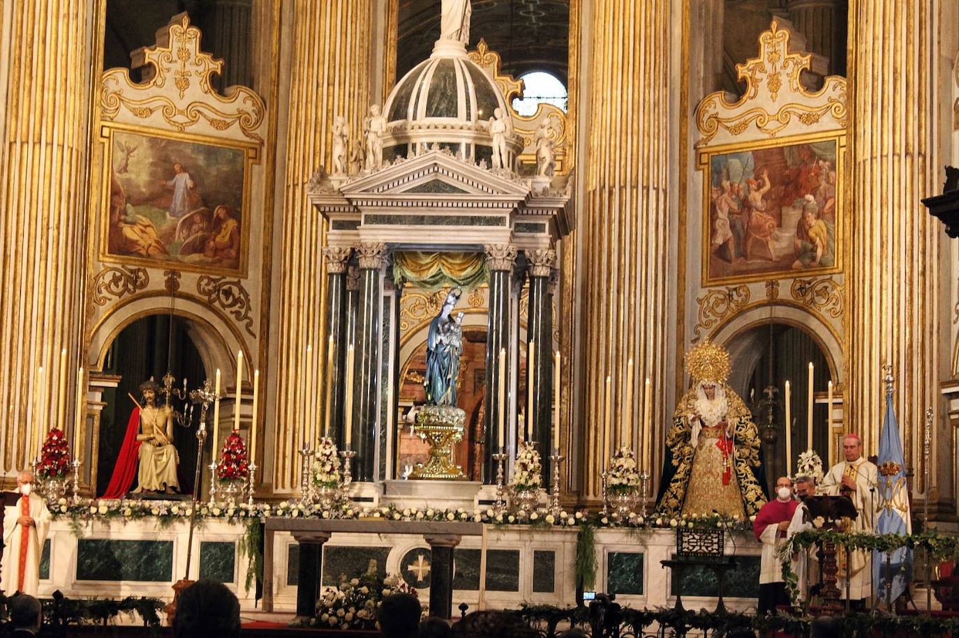 El obispo ha presidido una función solemne para la que han estado presentes en el altar mayor las imágenes del Cristo Coronado de Espinas y la Virgen de Gracia y Esperanza 