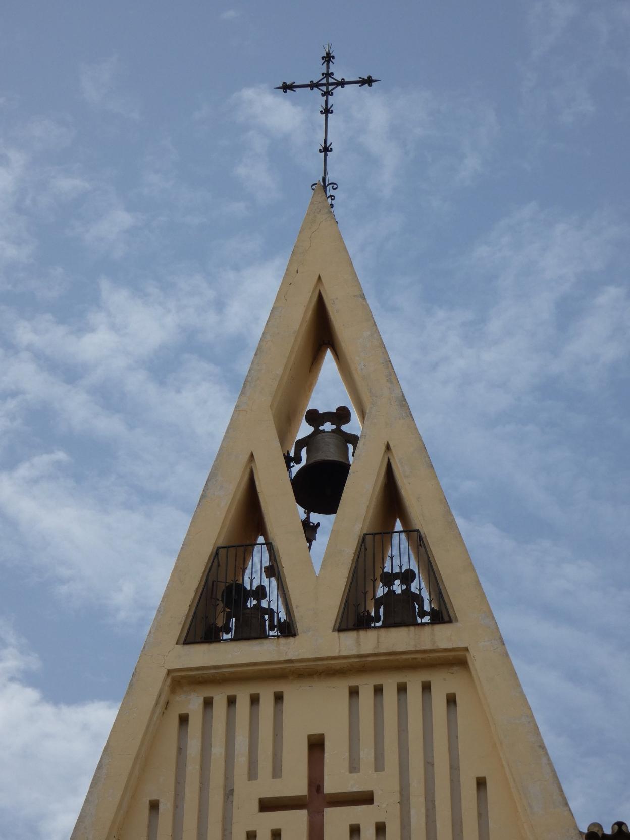 Espadaña triangular