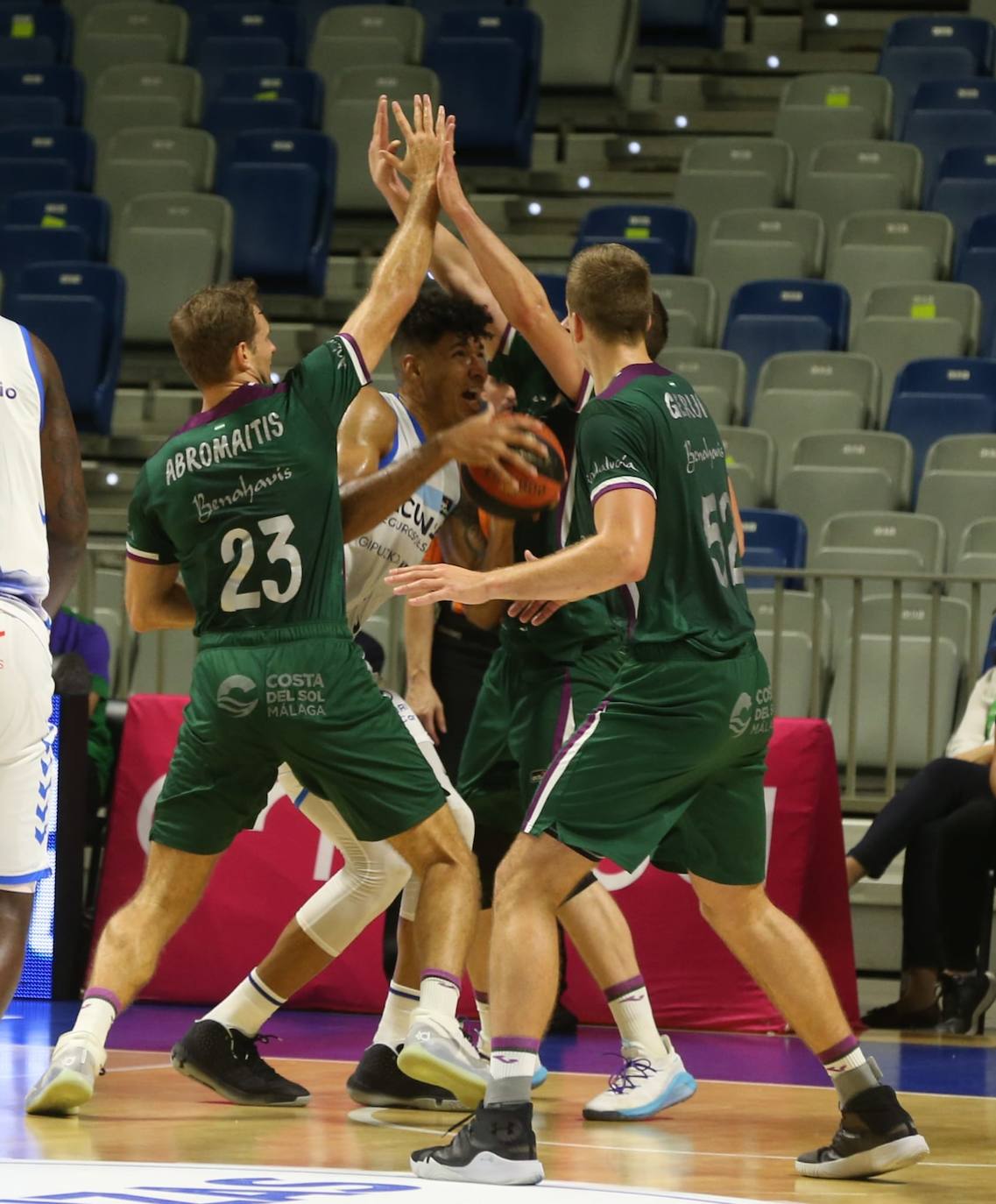 El colista se presentaba como una víctima propicia para que el equipo malagueño lograra un triunfo más que lo consolide en los puestos de 'play-off' 