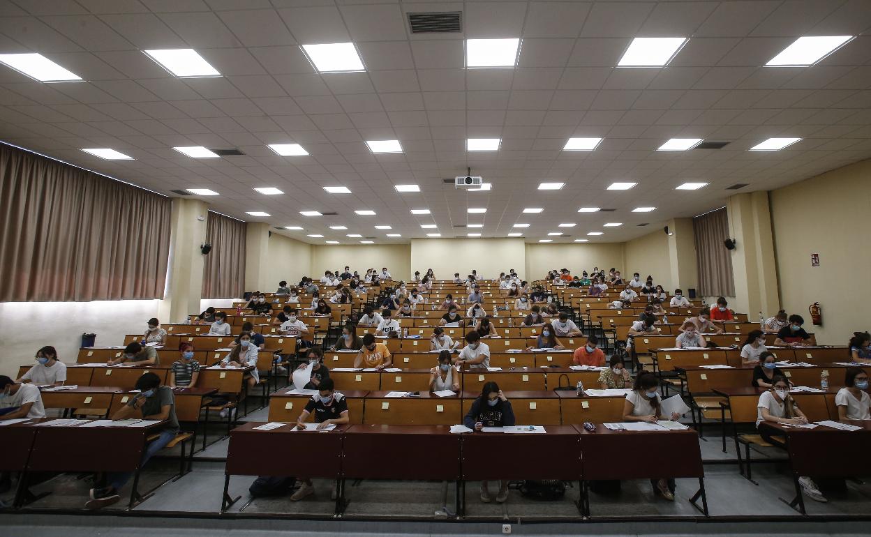 Los exámenes de selectividad en Andalucía serán entre los días 15 y 17 de junio