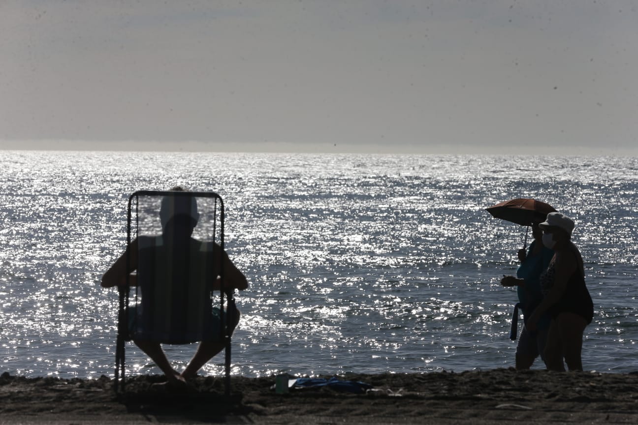 Los termómetros han llegado a los 27 grados y hay quien, incluso, se ha atrevido a darse un chapuzón