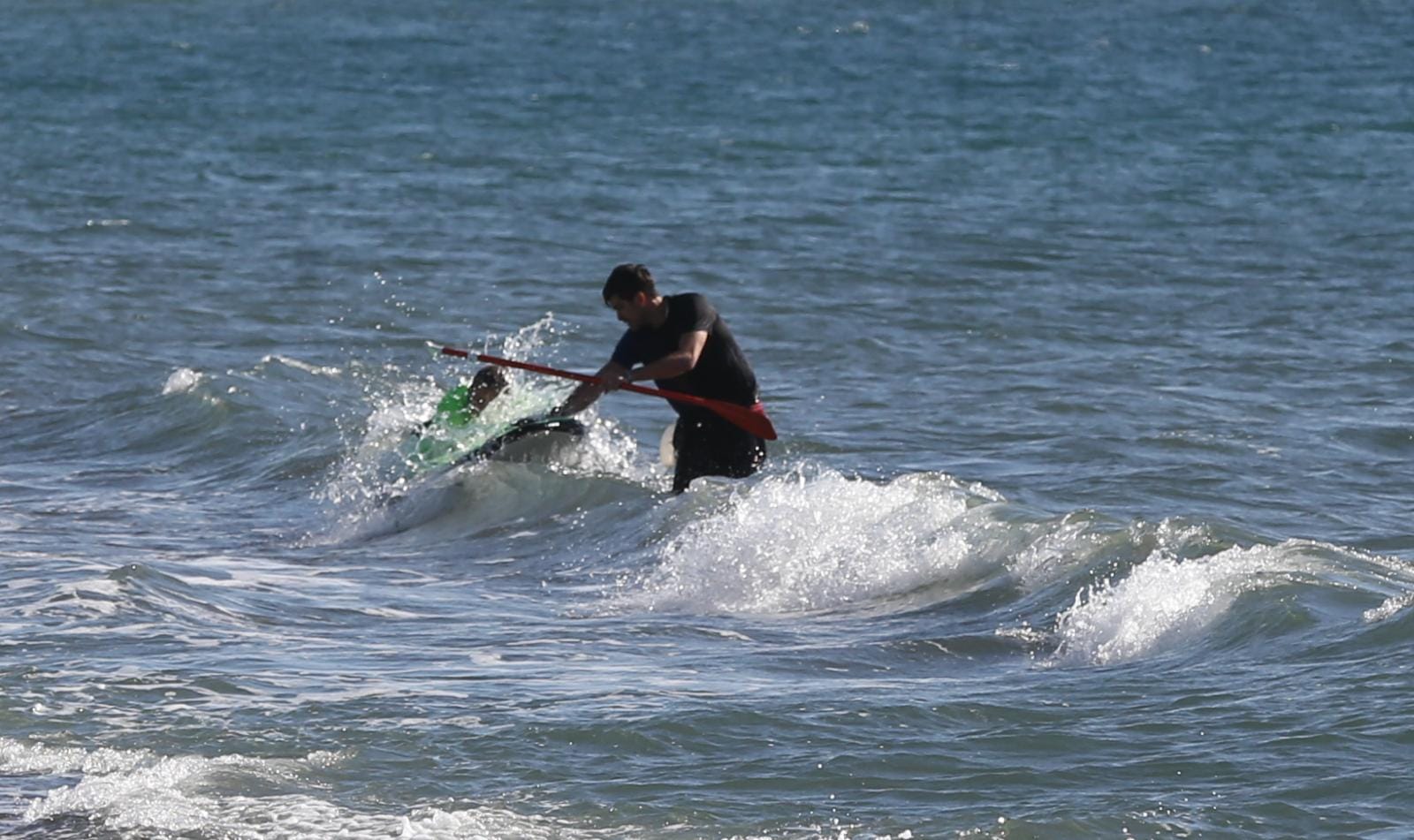 Los termómetros han llegado a los 27 grados y hay quien, incluso, se ha atrevido a darse un chapuzón