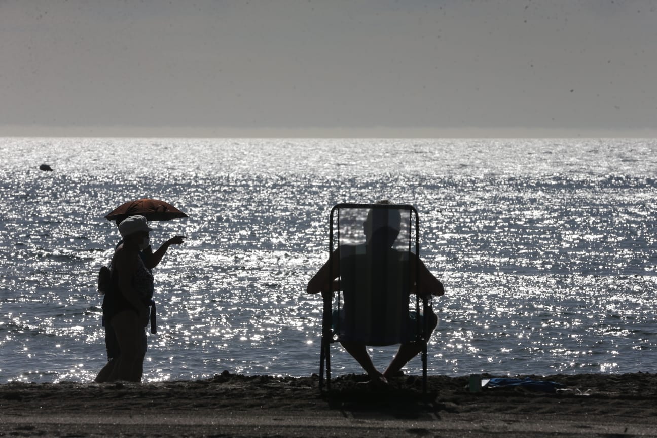 Los termómetros han llegado a los 27 grados y hay quien, incluso, se ha atrevido a darse un chapuzón
