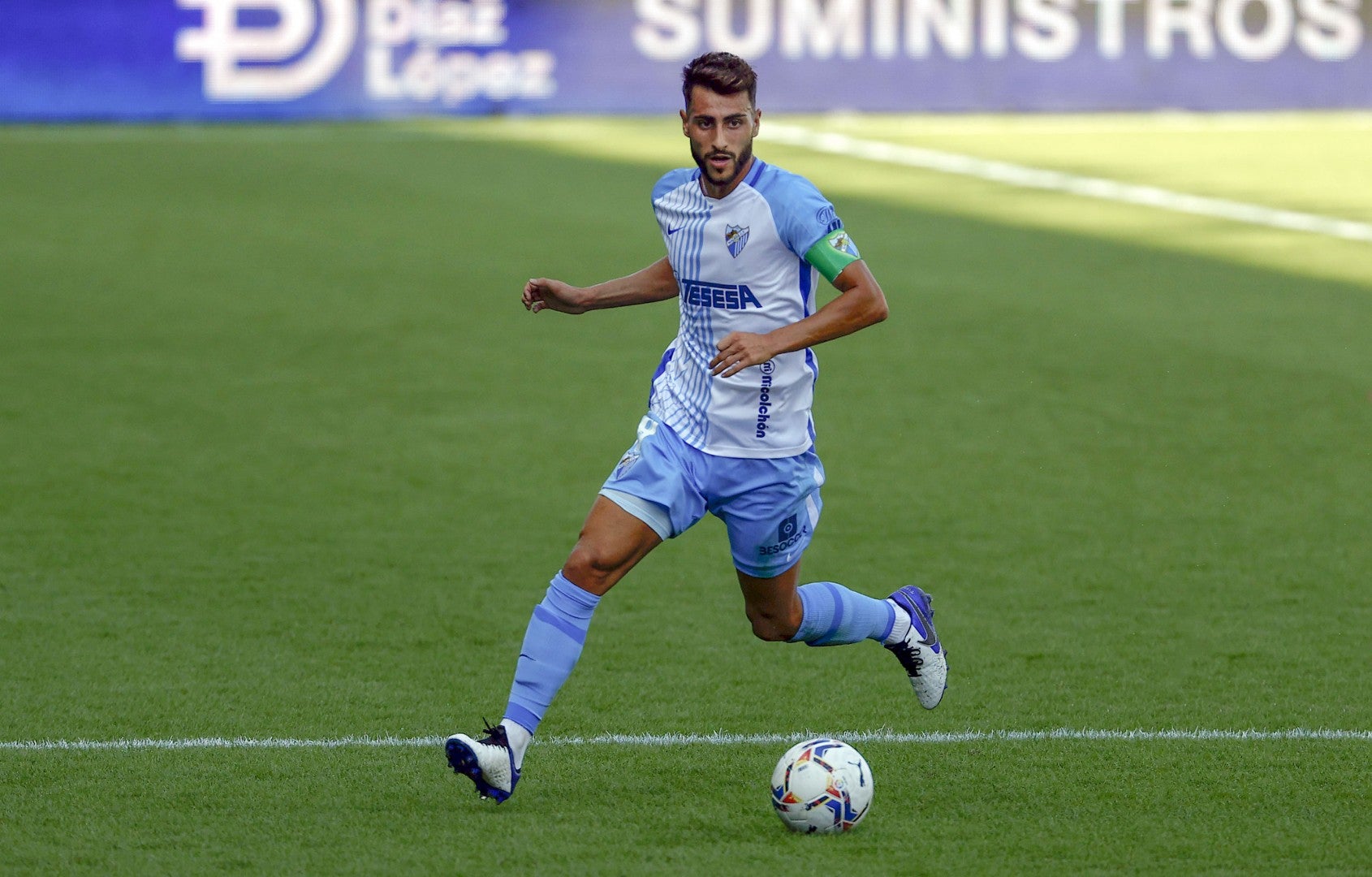 Luis Muñoz, durante un partido de esta temporada en La Rosaleda en el que ejerció de capitán.