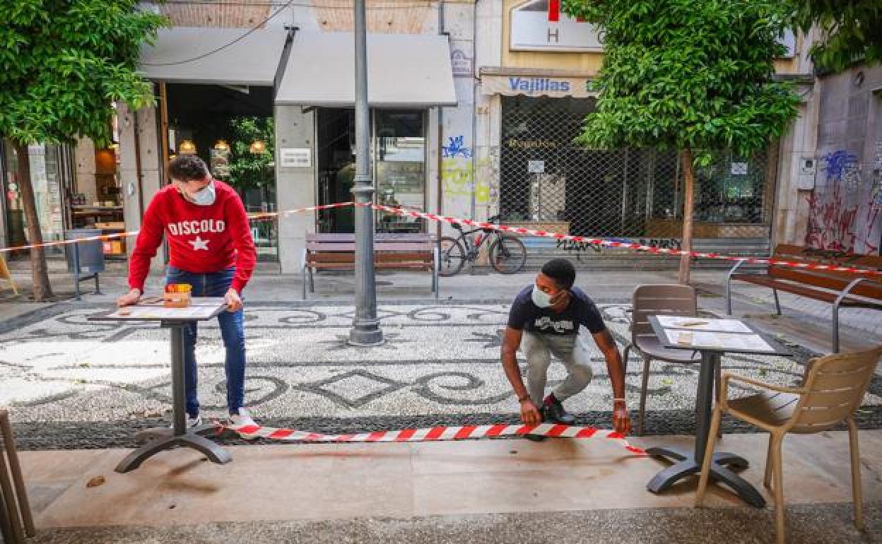 Los comercios y negocios de restauración se están viendo muy afectados por las restricciones en Andalucía 