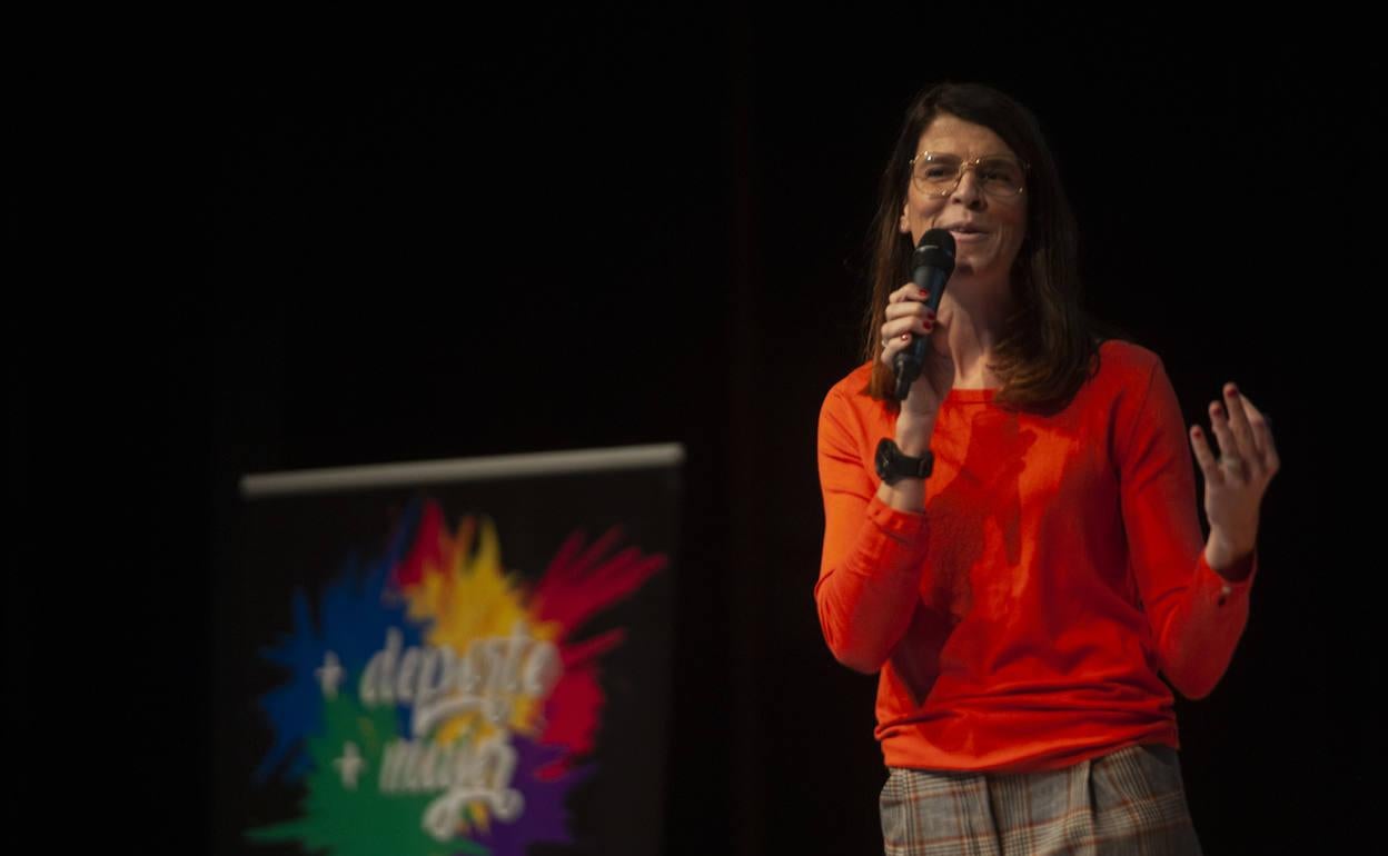 Ruth Beitia, durante su intervención hoy en el III Foro +deporte, +mujer, de la Diputación. 