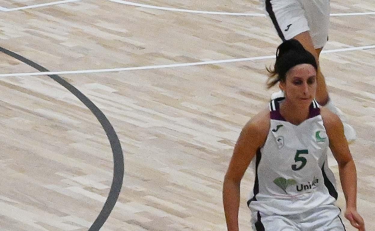 Remontada 'in extremis' del Unicaja en el primer derbi ante el CAB Estepona en Liga 2