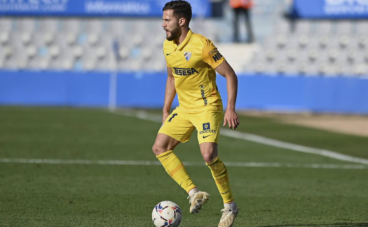 Calero, en una jugada por la banda izquierda ante el Sabadell.