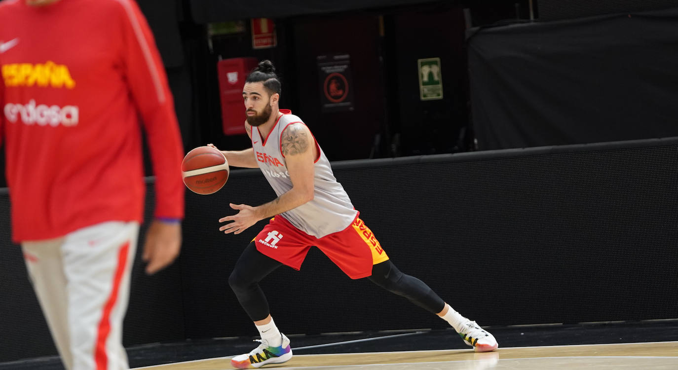 Los cajistas Francis Alonso, Darío Brizuela, Alberto Díaz y Rubén Guerrero se encuentran con España a las órdenes de Scariolo para las dos citas del equipo nacional en Valencia ante Israel (sábado 28, a las 19.30 horas) y Rumanía (lunes 30, a las 19.30), clasificatorios para el Eurobasket de 2022.
