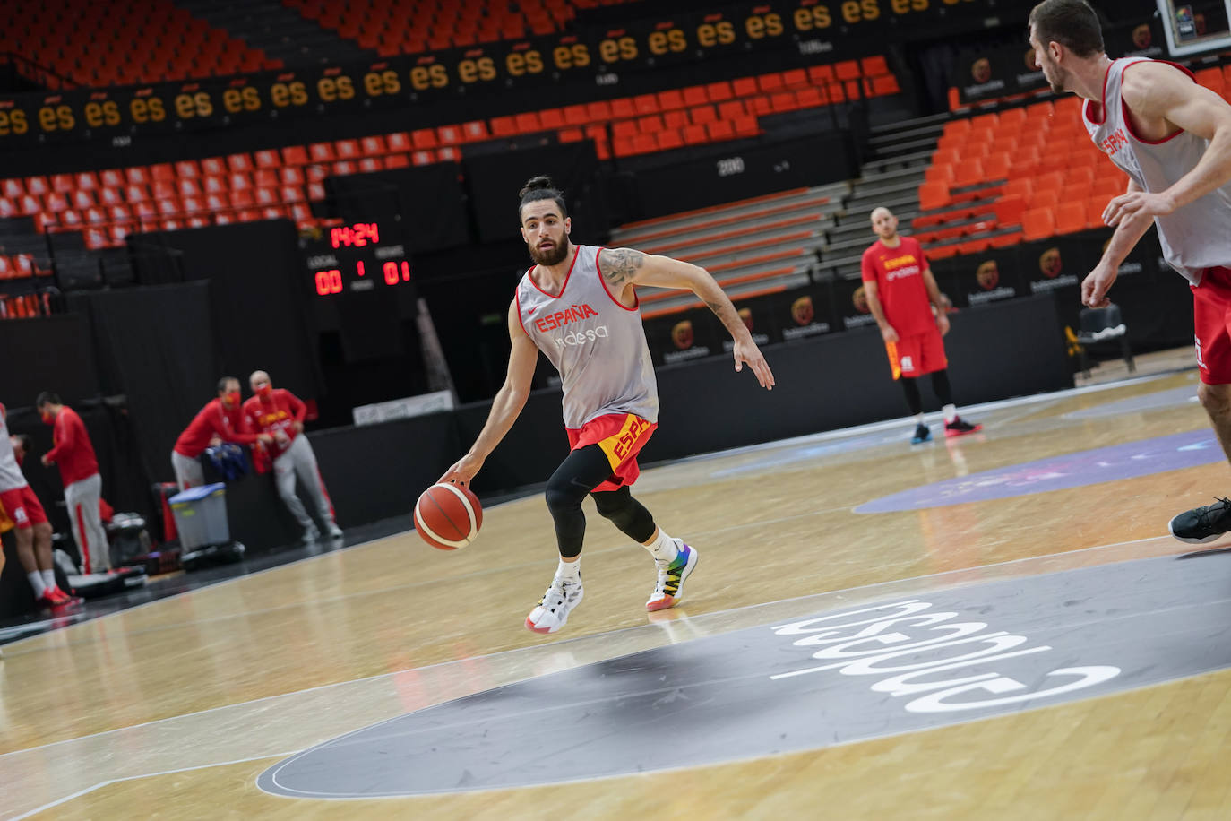 Los cajistas Francis Alonso, Darío Brizuela, Alberto Díaz y Rubén Guerrero se encuentran con España a las órdenes de Scariolo para las dos citas del equipo nacional en Valencia ante Israel (sábado 28, a las 19.30 horas) y Rumanía (lunes 30, a las 19.30), clasificatorios para el Eurobasket de 2022.