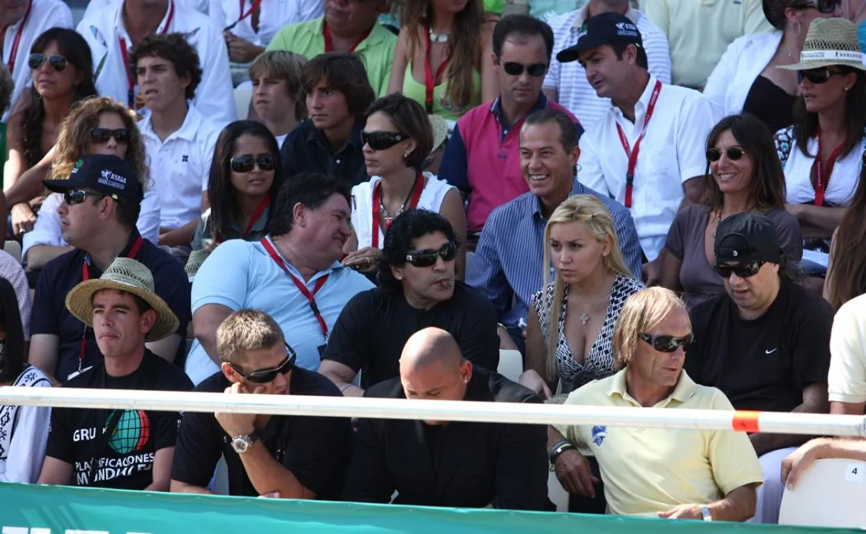 Diego Maradona, en el palco del Club El Casco