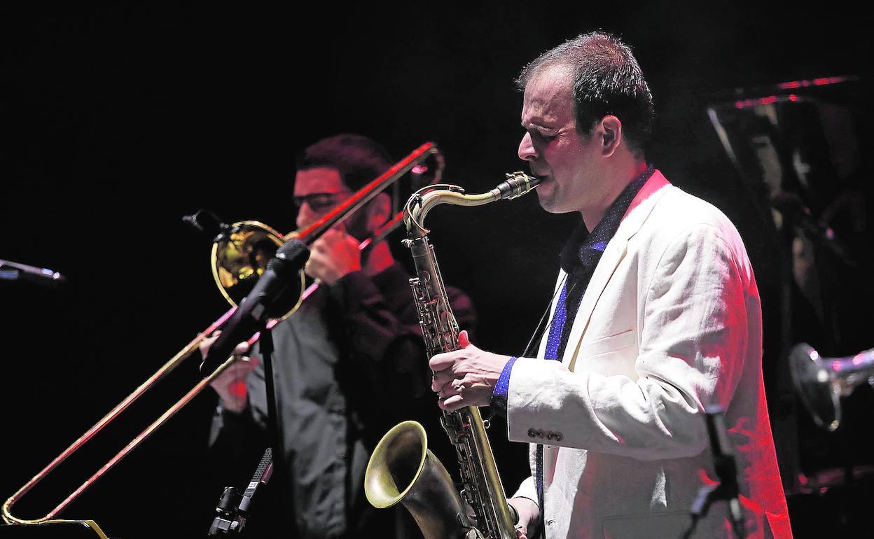 Enrique Oliver en su último show en el Teatro Cervantes.
