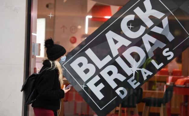 Uno de cada tres productos ha subido de precio antes del Black Friday, según la OCU