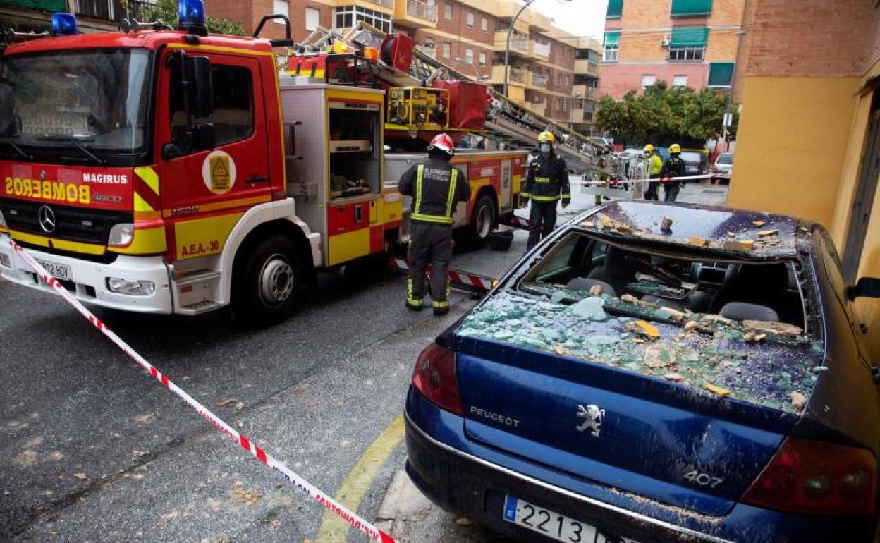 Las lluvias dejan un conductor atrapado en Marbella y tres viviendas afectadas en Fuengirola