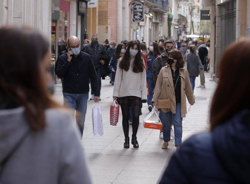 Numerosos establecimientos del Centro de Málaga lanzan ofertas este viernes negro para incentivar el consumo antes de la Navidad