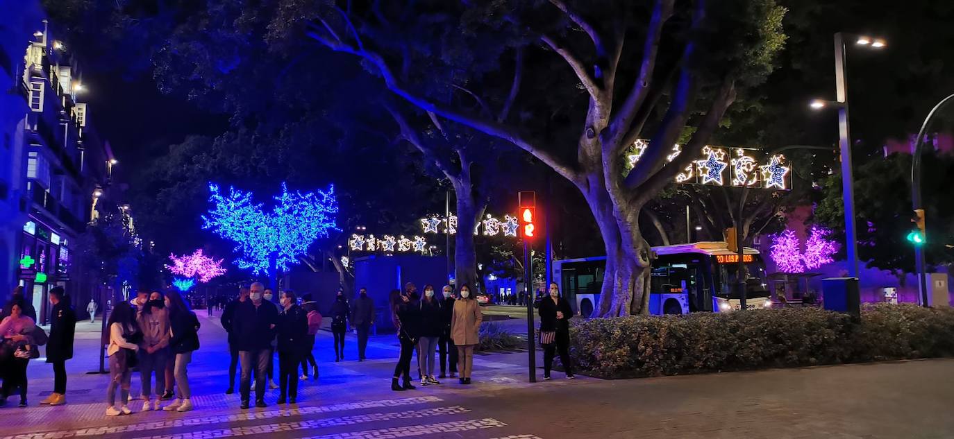 El Centro y los barrios ya lucen su decoración navideña. 