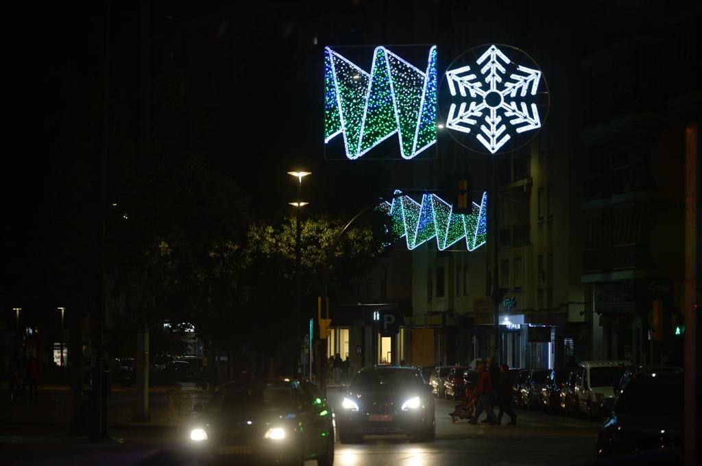 El Centro y los barrios ya lucen su decoración navideña. 