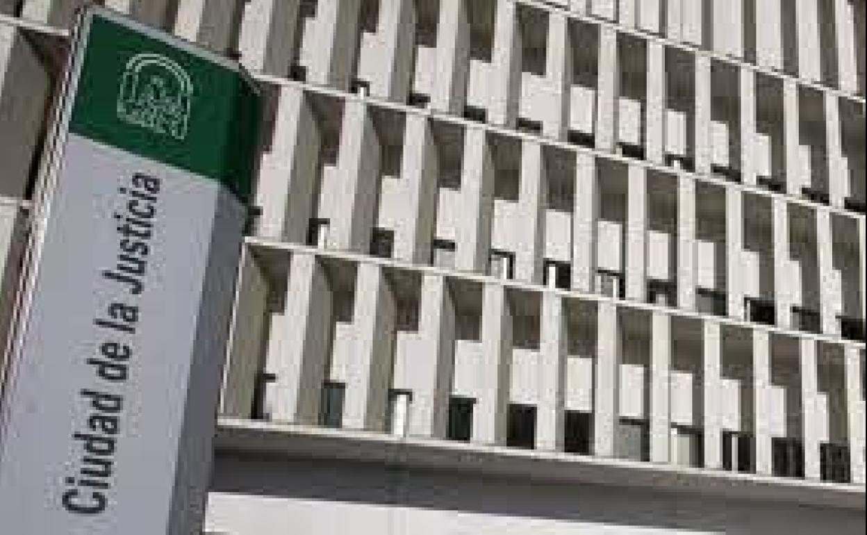La madre del bebé fallecido admite que lo dejó solo casi 48 horas para ir a «arreglar las cosas» con el padre