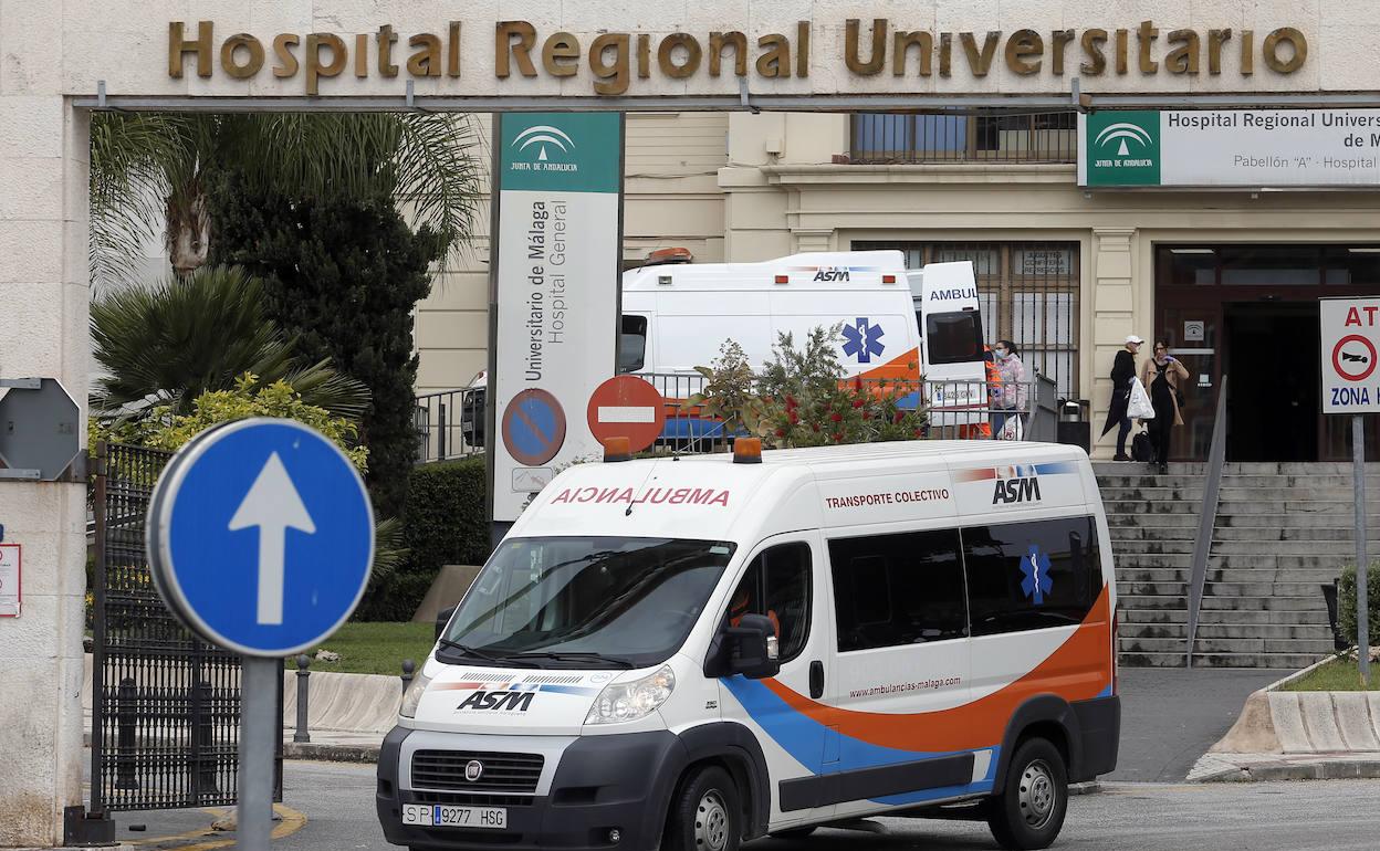 Exterior del Hospital Regional de Málaga. 